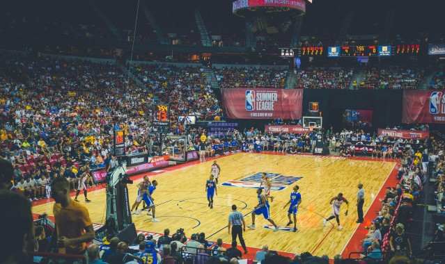 开云体育app下载|NBA总决赛激战正酣,凯尔特人vs勇士,谁能问鼎总冠军?